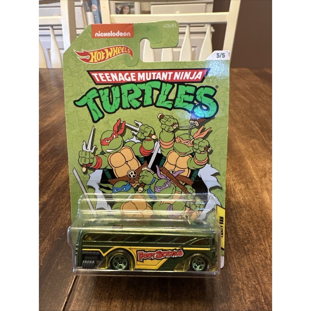 HW SURFIN’ SCHOOL BUS TMNT 1:64 Die Cast 2019 Mattel